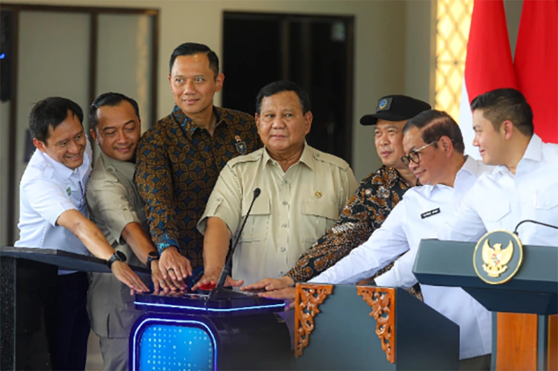 Presiden Republik Indonesia, Prabowo Subianto, meresmikan Stasiun Tanah Abang Baru di Jakarta, Selasa (4/11/2025). (Foto: BPMI Setpres)